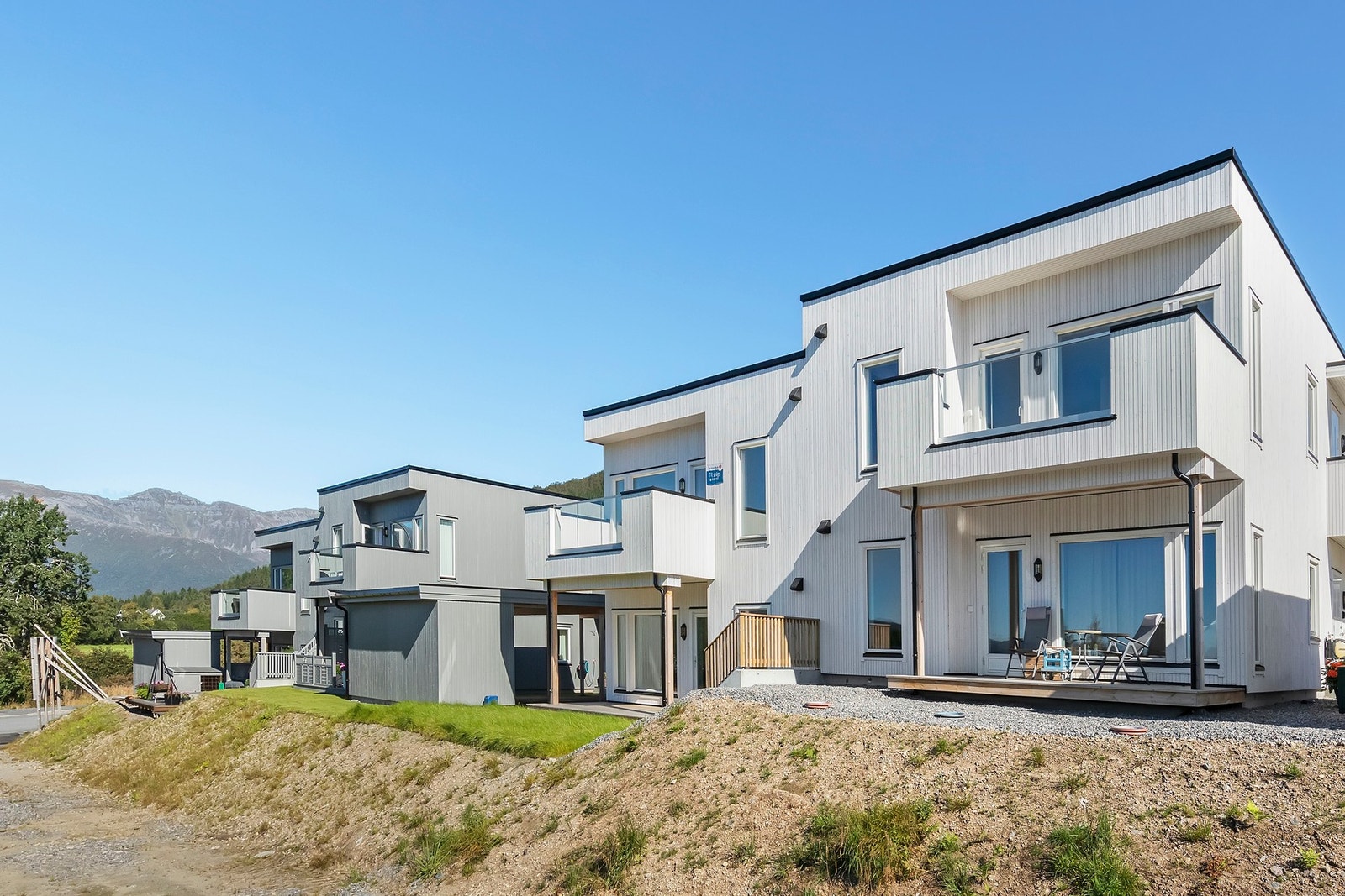 Velkommen til fine leiligheter i 2.etasje med utsikt Galleribilde