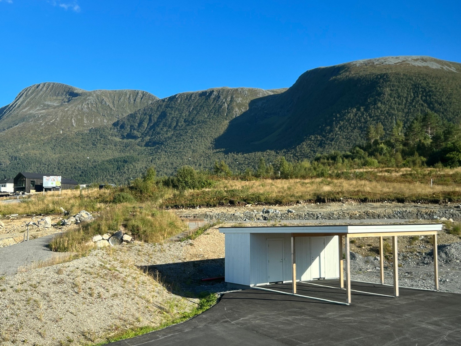 Utsikt til fellesområde fra leiligheten i 2.etasje Galleribilde