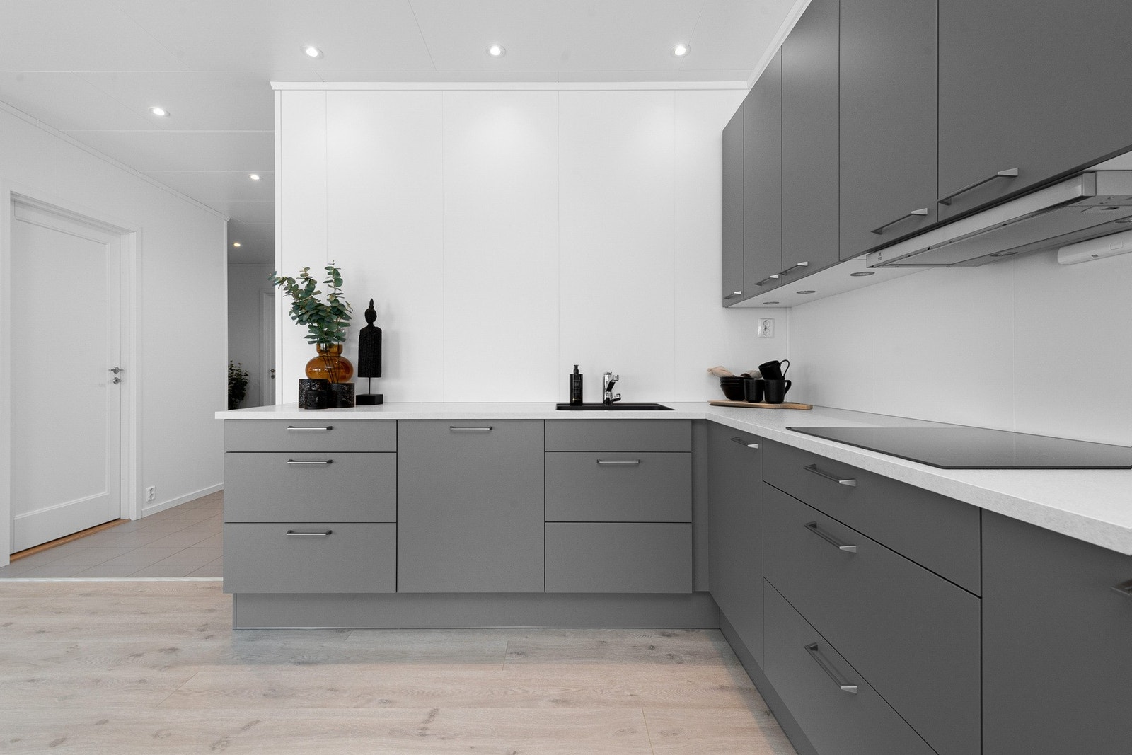 Innholdsrik kjøkkeninnredning Galleribilde