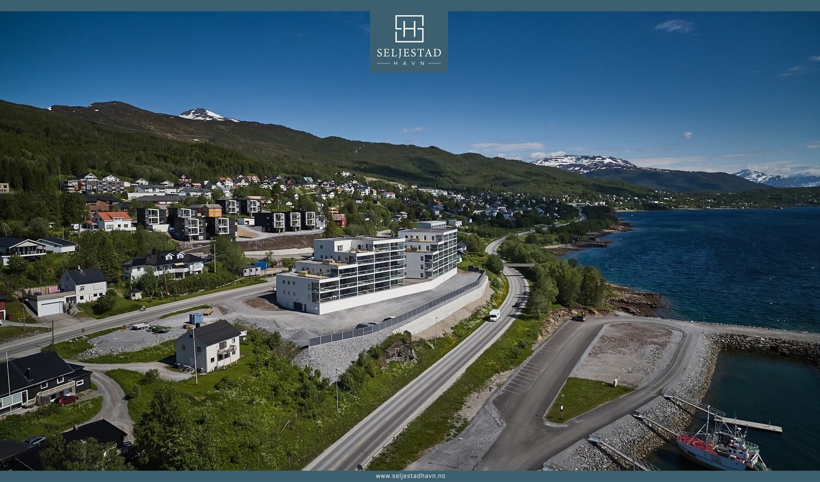 Solforholdene er upåklagelige, og du kan nyte den fra de store innglassede balkongene som vender mot sør og vest. Galleribilde