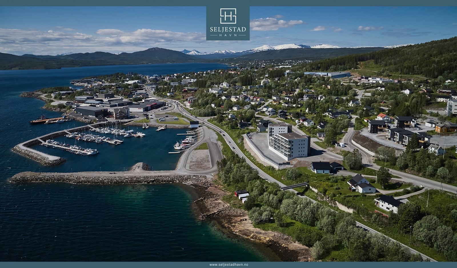 Kort vei til alle servicetilbud som Finnsnes by har å by på. Galleribilde