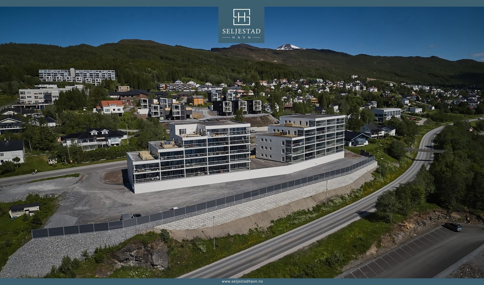 Her kan du nyte utsikten mot Solbergfjorden fra din innglassede balkong. Galleribilde