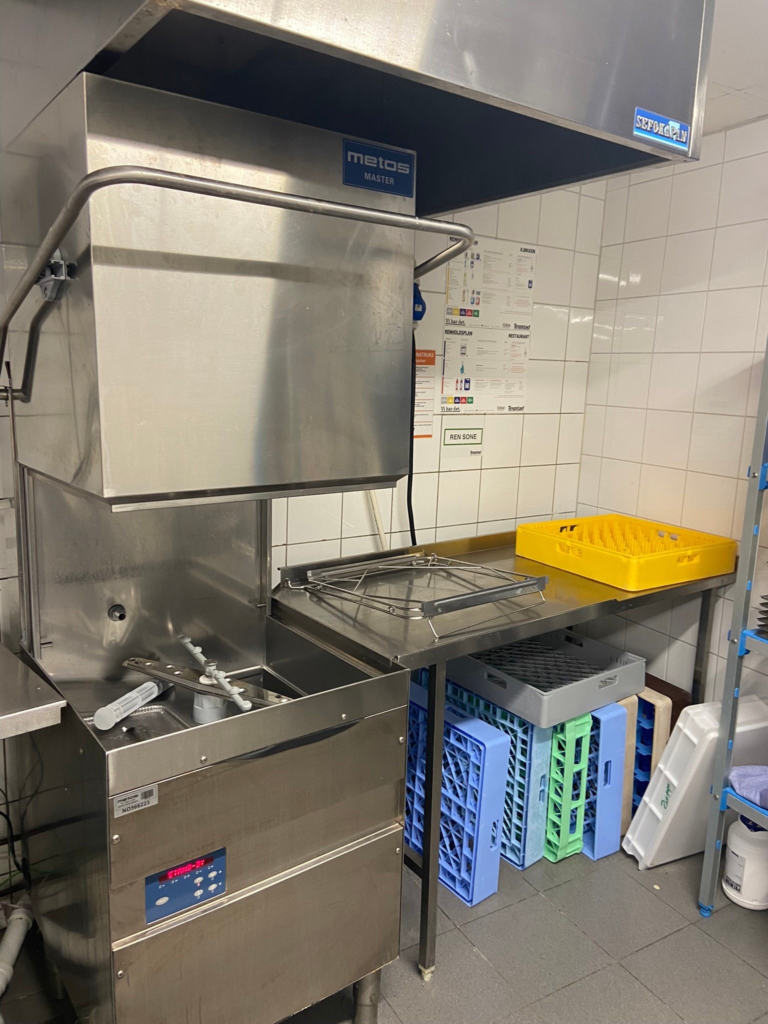 Industri-Oppvaskmaskin Galleribilde