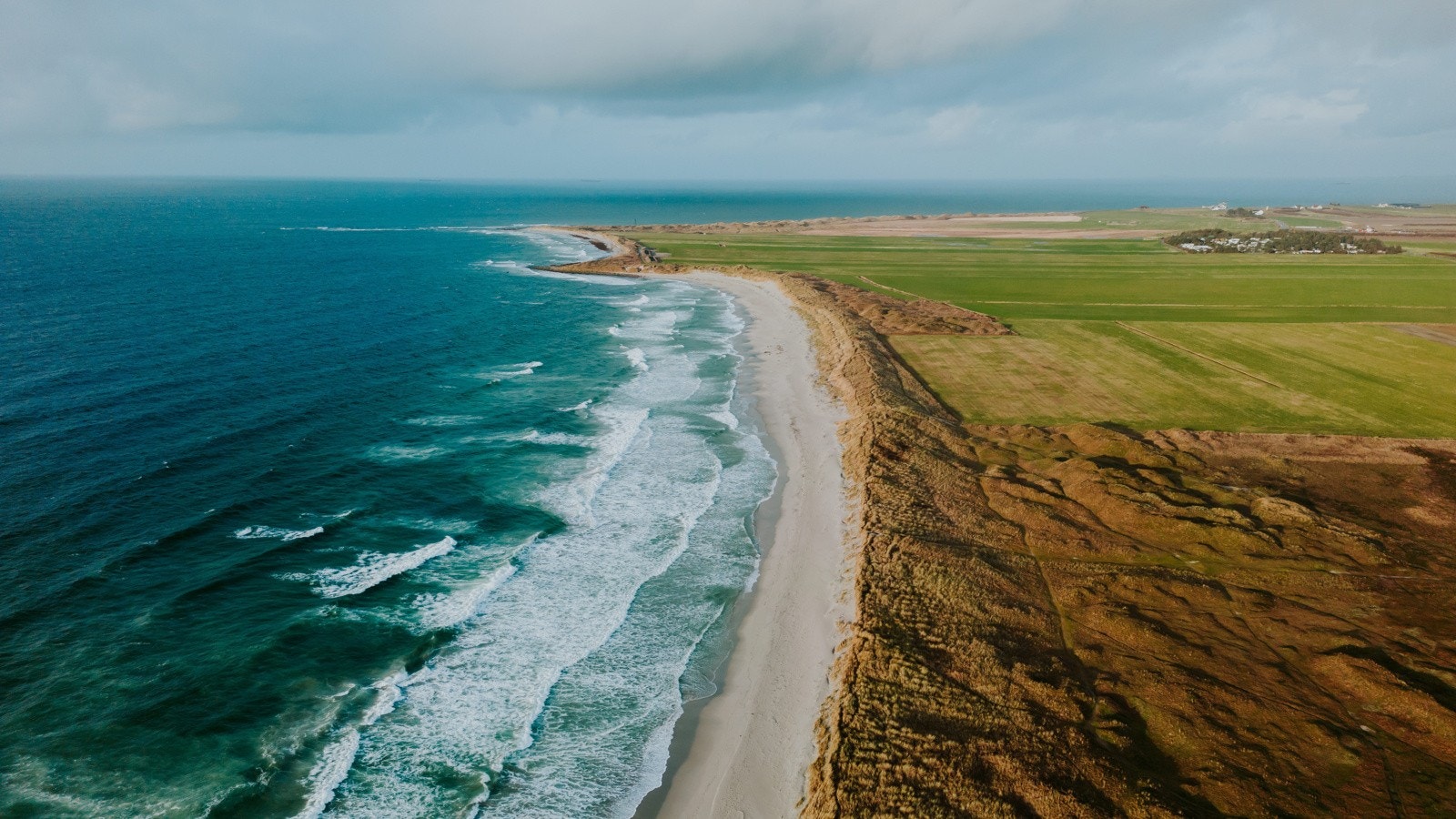 Det finnes sportsanlegg, skatepark, klatrepark og flotte turområder. Toget har gått fra Bryne siden 1878. Herfra tar toget 25 minutter til Stavanger, og gir derfor gode pendlermuligheter for den som vil la bilen stå. Galleribilde