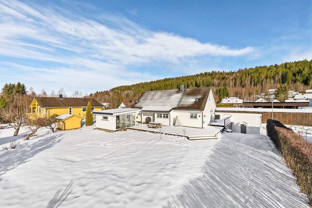 Boligen ligger i et barnevennlig boligområde med gangavstand til barnehage og barneskole Galleribilde
