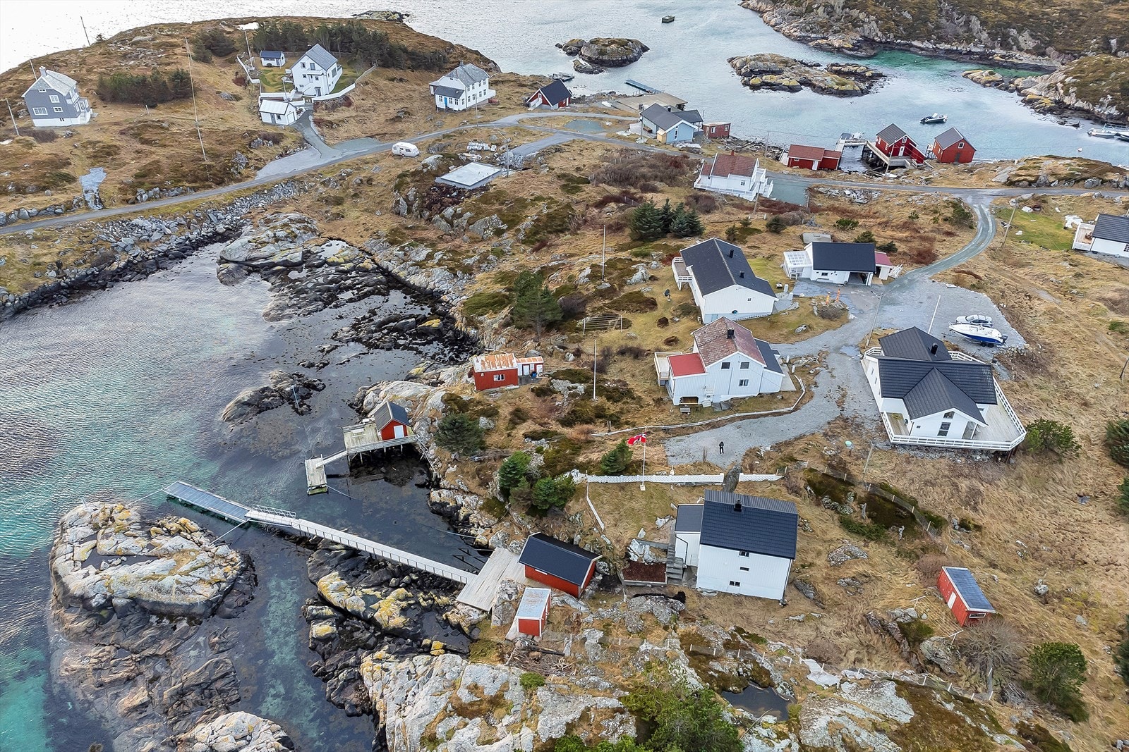 Drone over sundet hvor eiendommen ligger Galleribilde