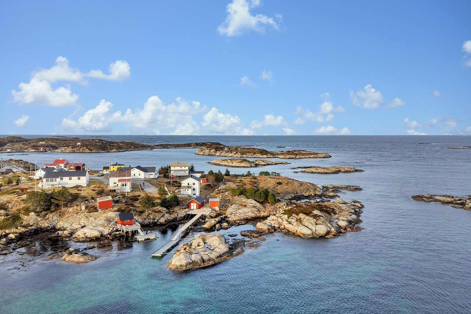 Geitøya tatt med drone Galleribilde