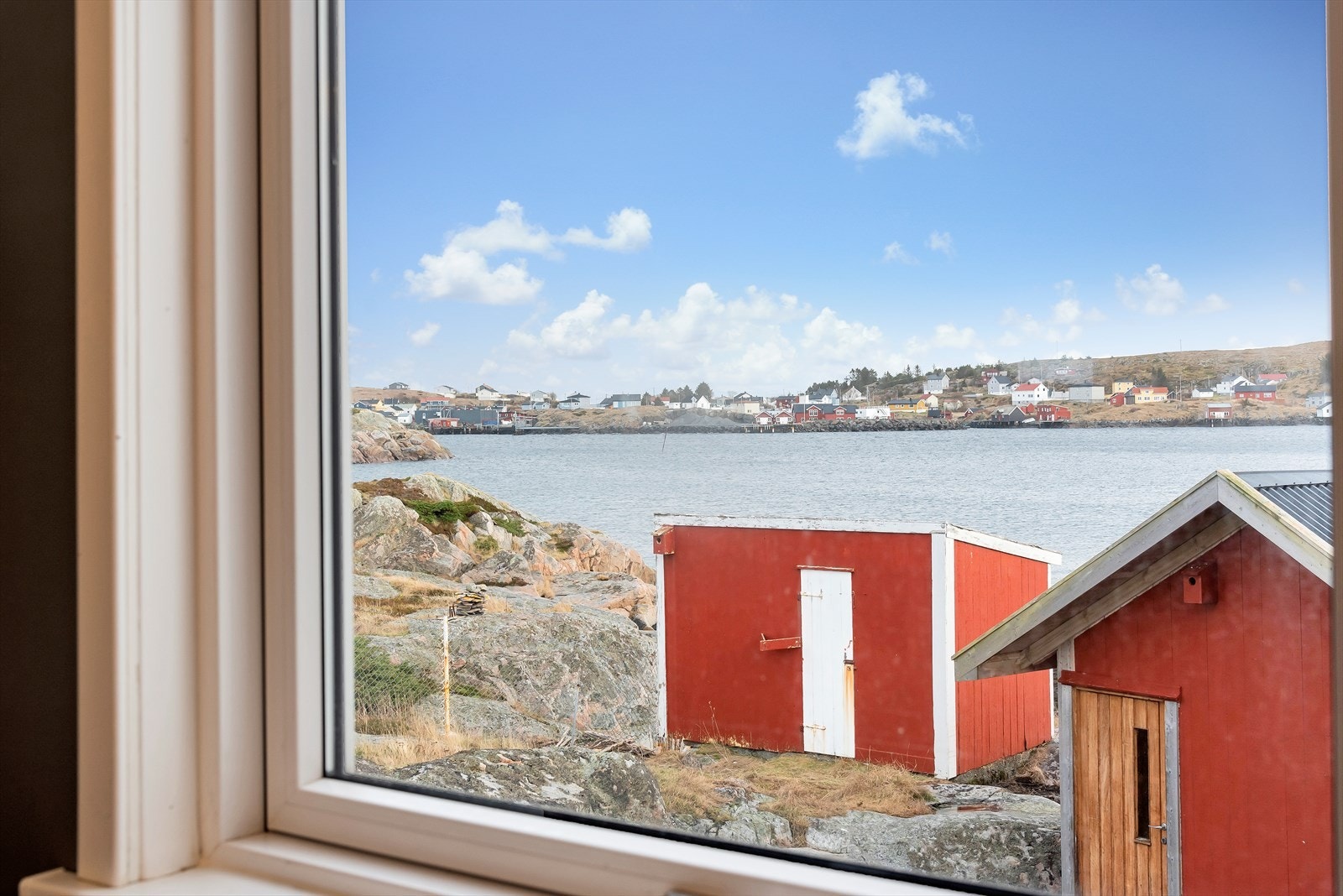 Utsikt mot naust Galleribilde