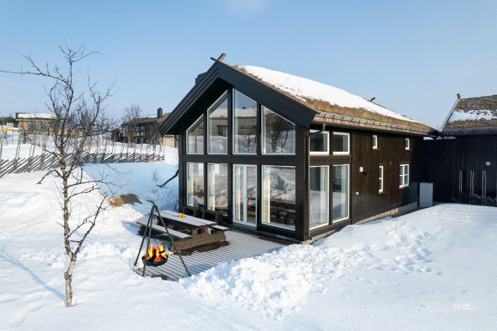 Eiendomsmegler Jannike Seljevoll Herleiksplass har gleden av å presentere denne flotte halvpart tomannshytten på populære Solhovda Galleribilde