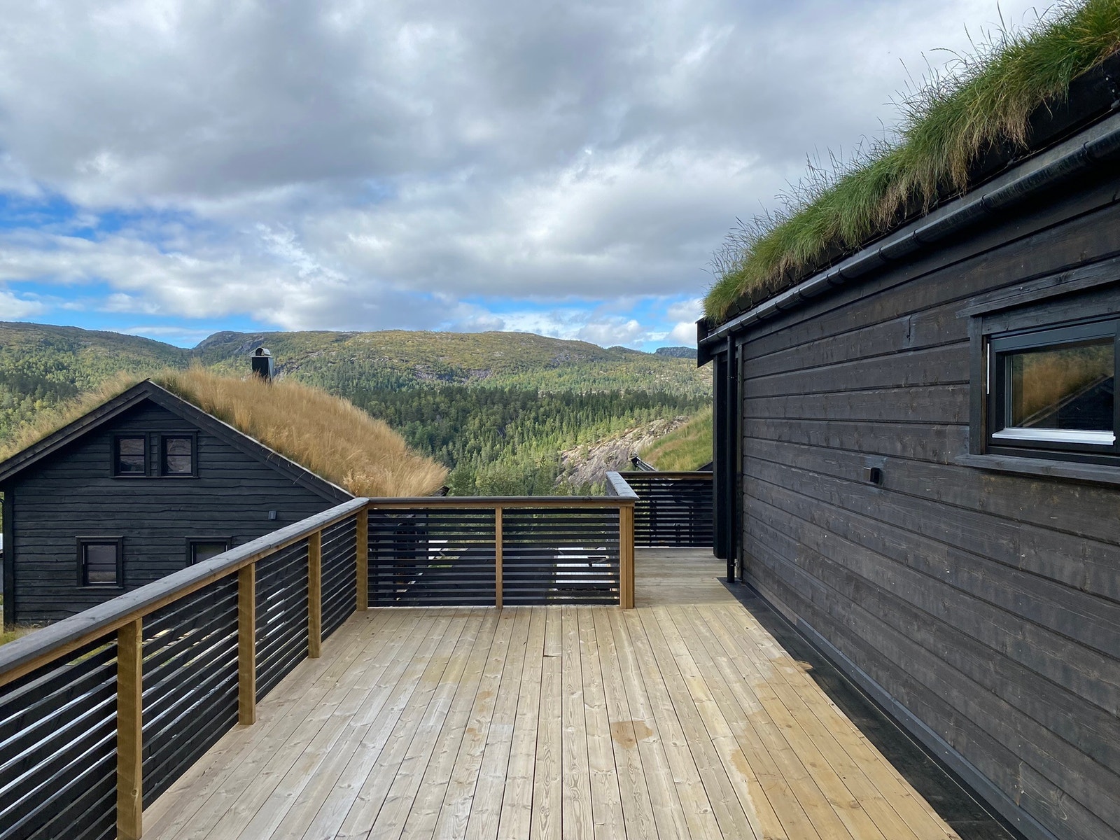 Utsikt veranda over carport Galleribilde