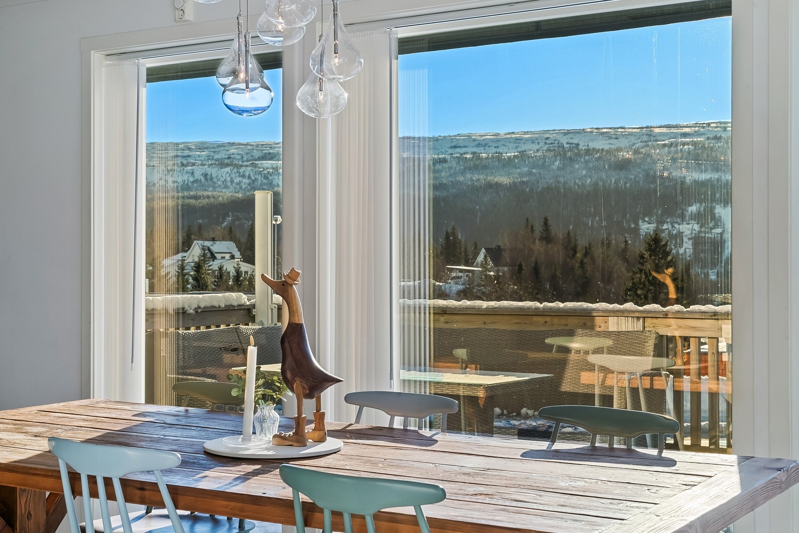 Her har du god plass til å samle familie og venner til middag Galleribilde