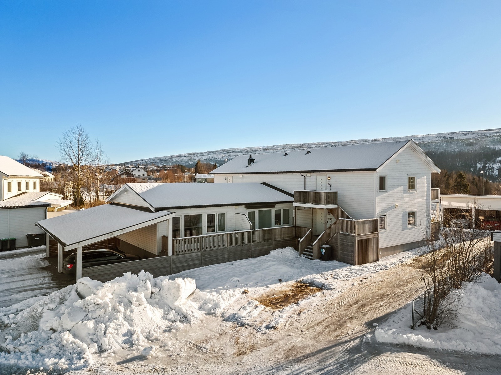 Parkering i carport. Velkommen til en hyggelig visning! Husk visningspåmelding Galleribilde