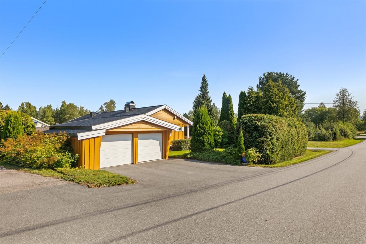 Parkering i dobbelgarasje Galleribilde