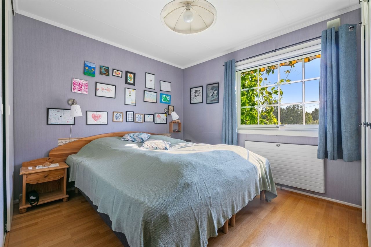 Hovedsoverom med 2 store garderobeskap. Galleribilde