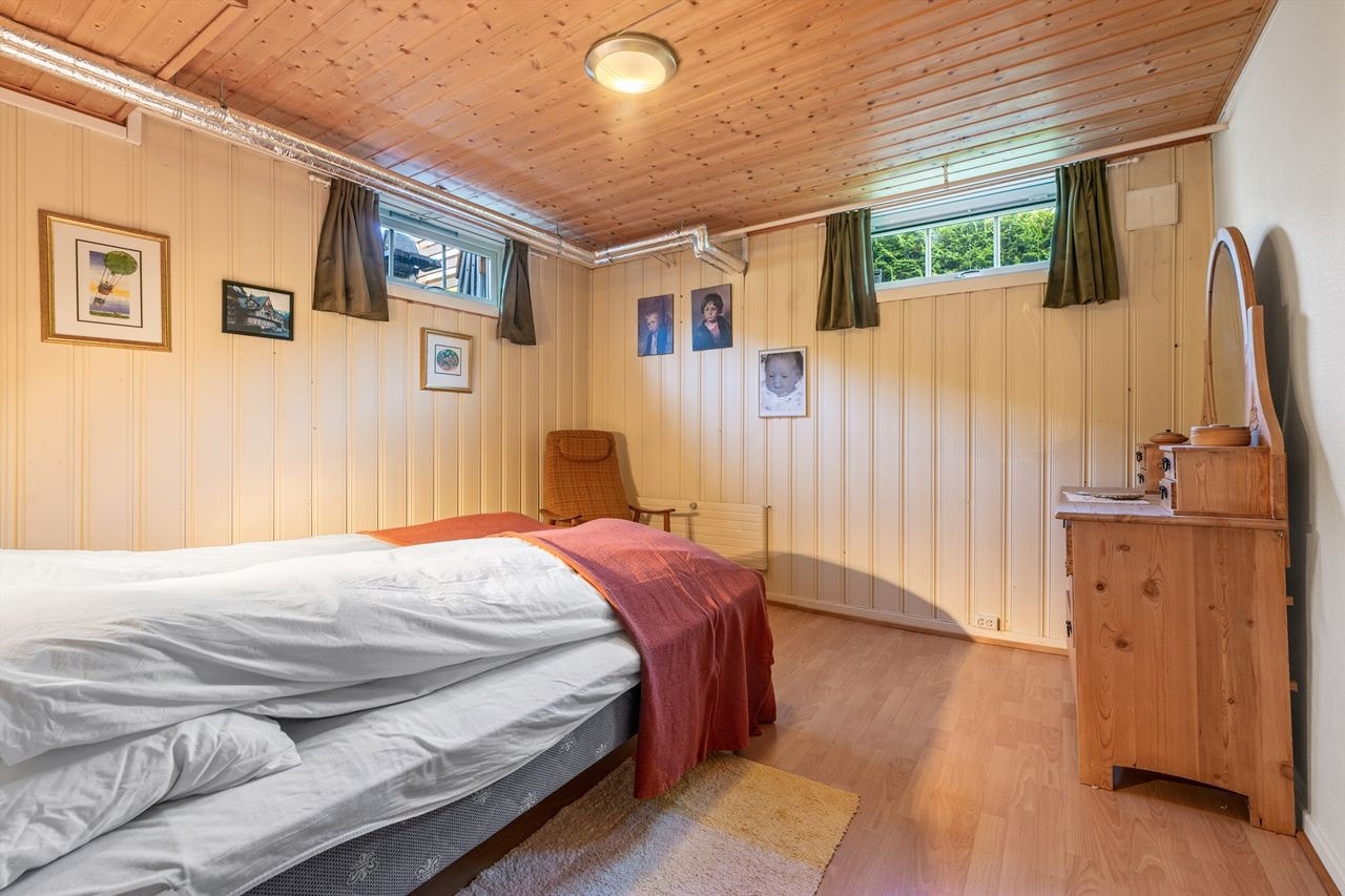 Innredet rom uten byggemelding. Rommet tilfredsstiller ikke krav til dagslysflate/rømningsvei Galleribilde