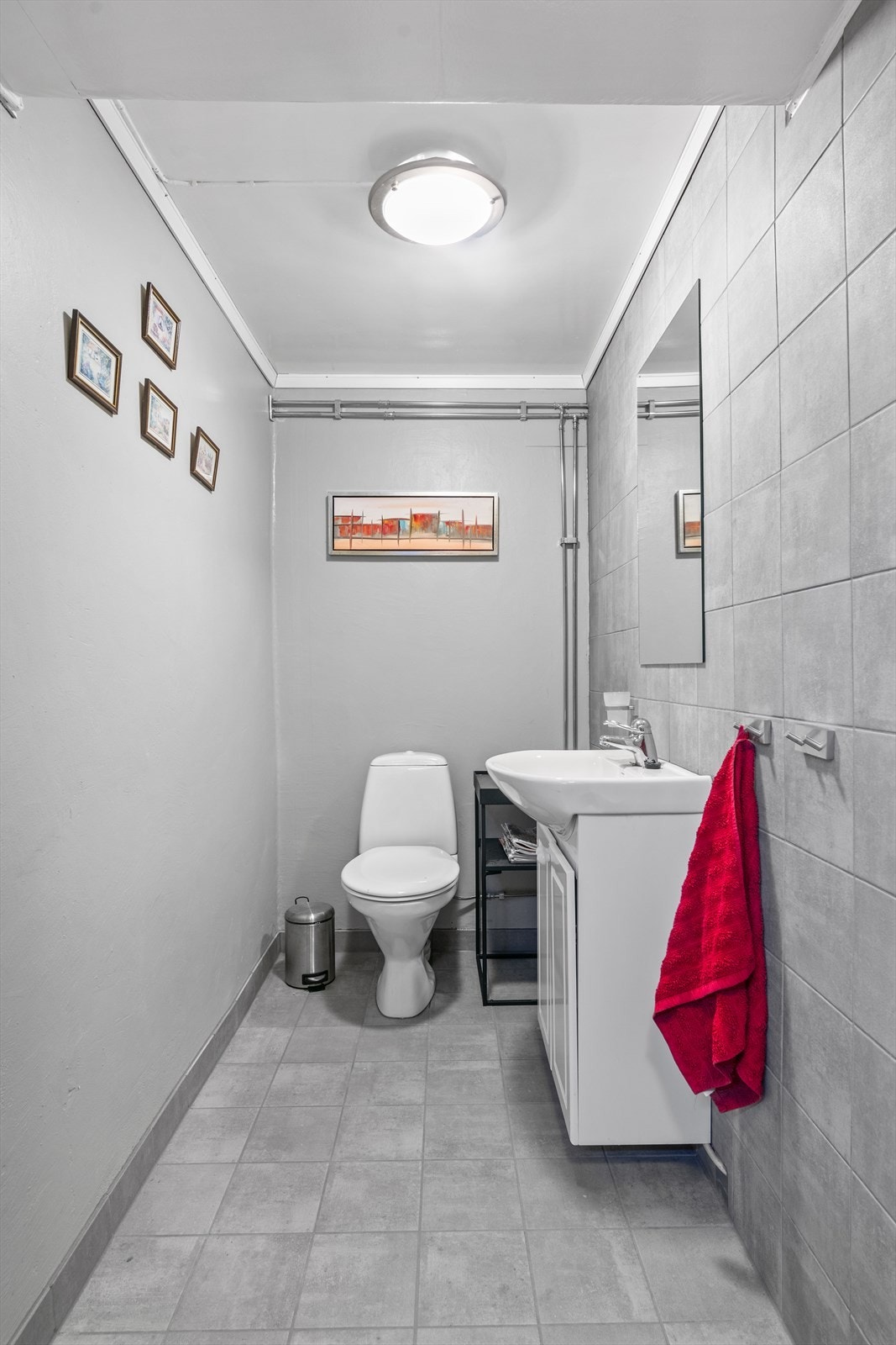 Toalettrom i underetasje med varmekabler Galleribilde