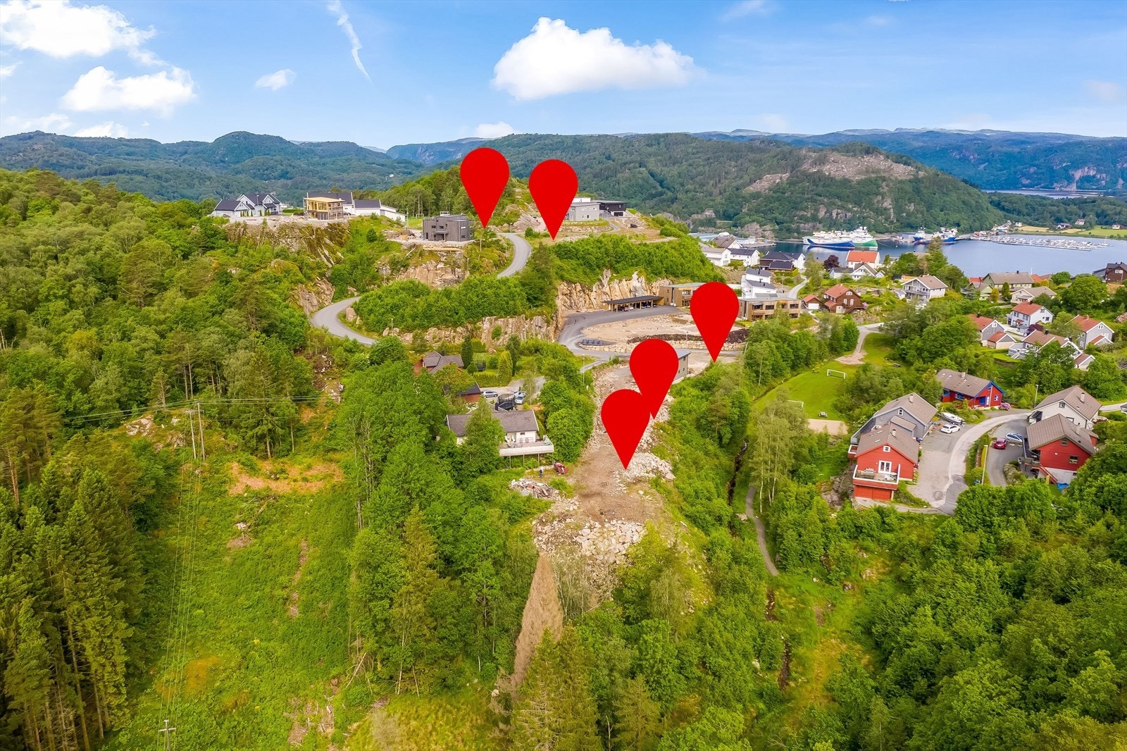 Tomter nummerert ovenfra og ned: Øydnaveien 2, Øydnaveien 1, Solheiveien 36, Solheiveien 38, Solheiveien 40. Galleribilde