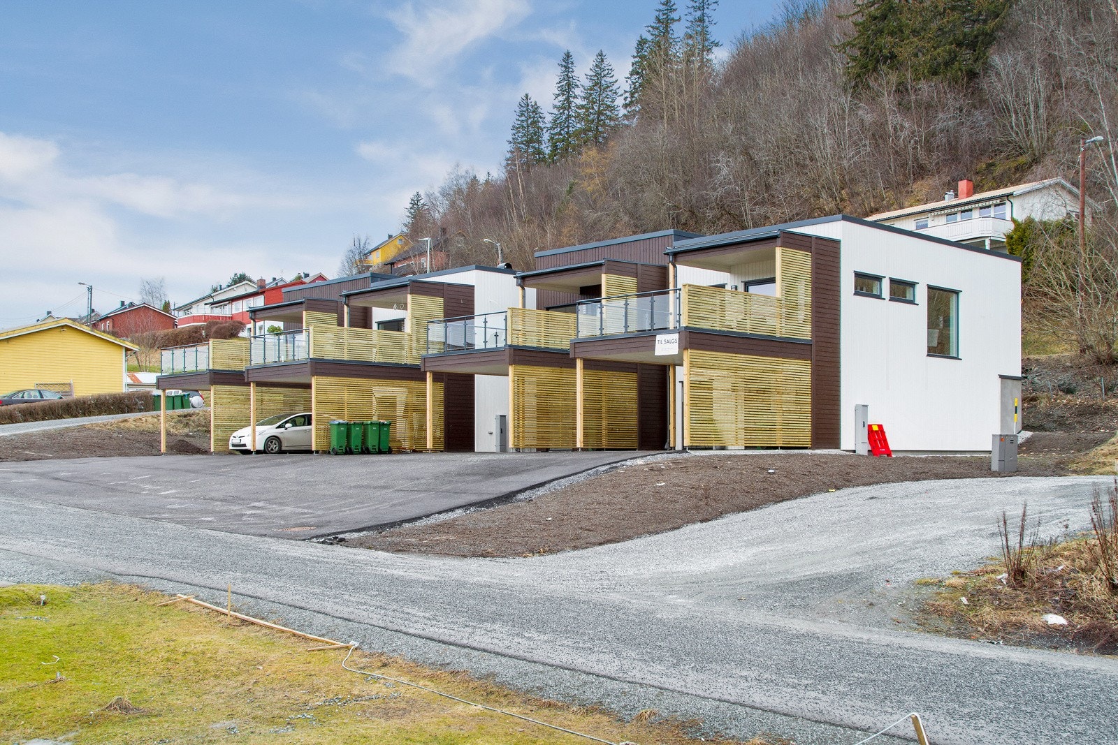 Boligene sto ferdig i januar 2023, og noe utearbeid gjenstår. Dette gjelder gressplen. Galleribilde