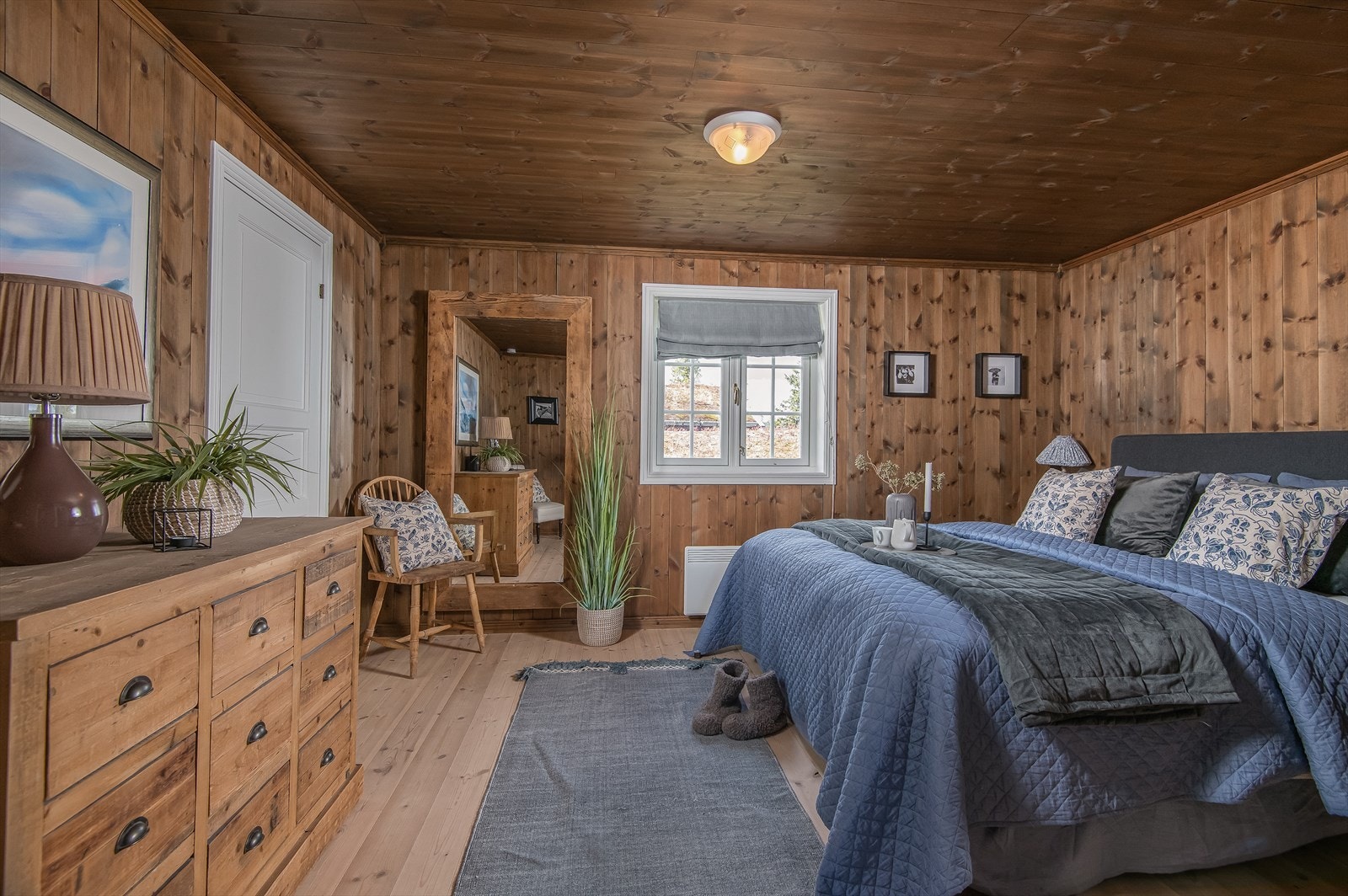 Hovedsoverommet er av god størrelse og ligger i 2.etajse. Galleribilde