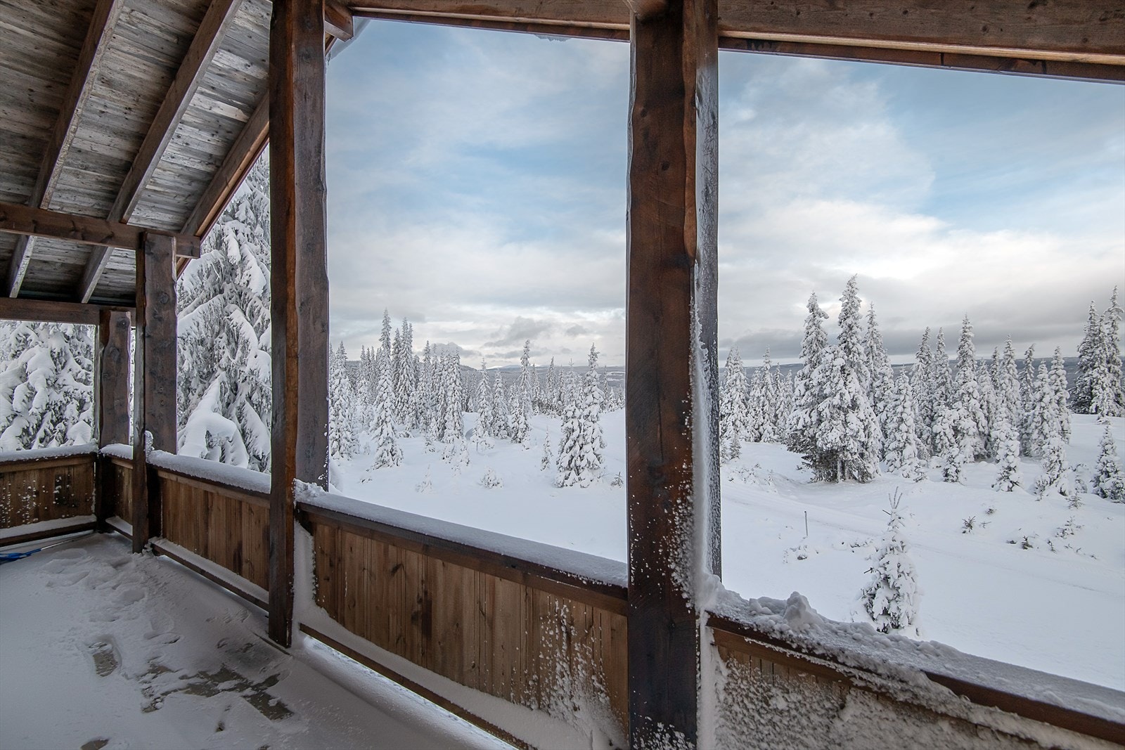 Fra hytta har man nydelig utsikt mot bla. Rondane og Muen v/ Venabygdsfjellet. Galleribilde