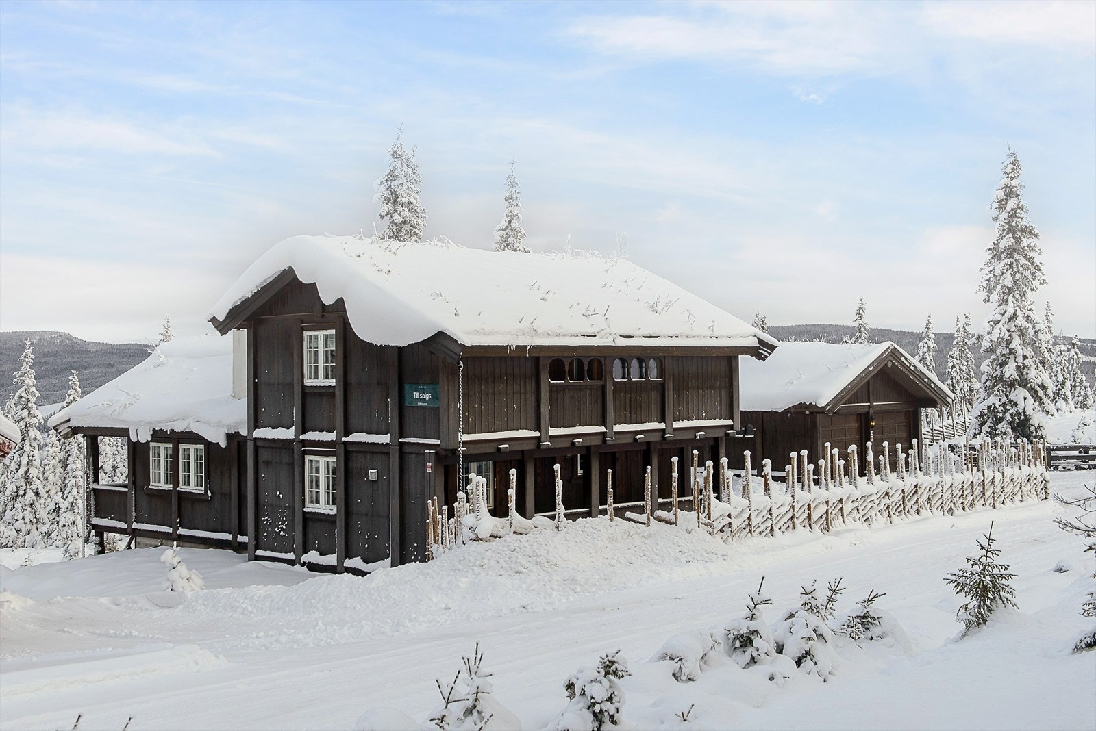 En stor og innholdsrikt familiehytte m/ anneks på selveiertomt. Galleribilde