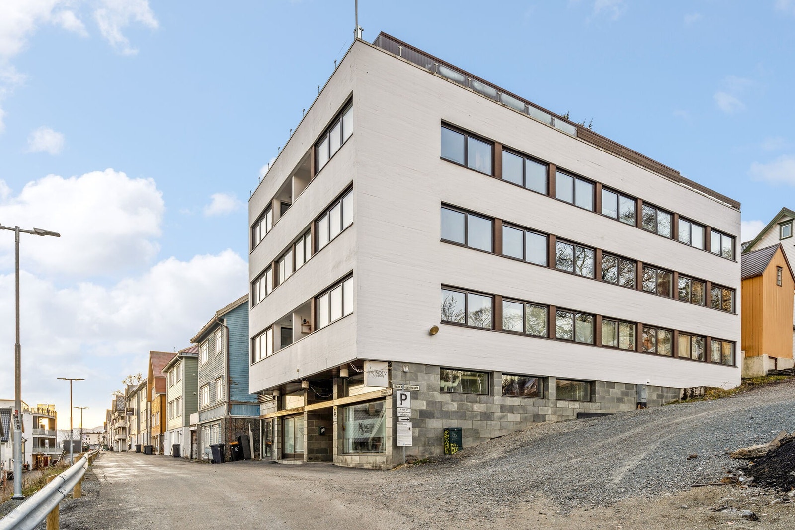 Fasade og inngangsparti. Galleribilde
