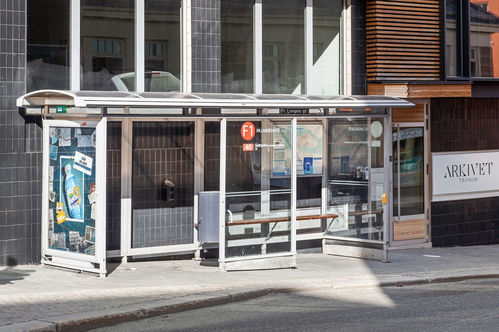 Busstopp. Galleribilde