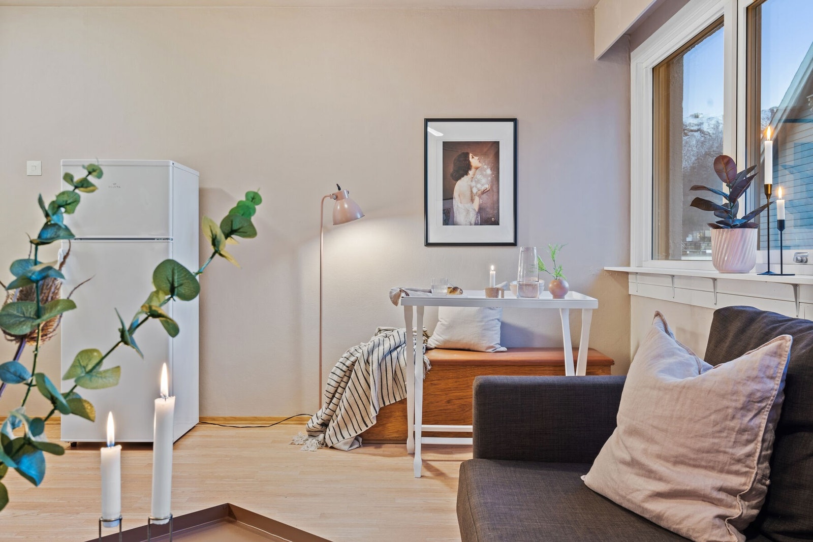 Leiligheten er innredet i stilrene farger. Galleribilde