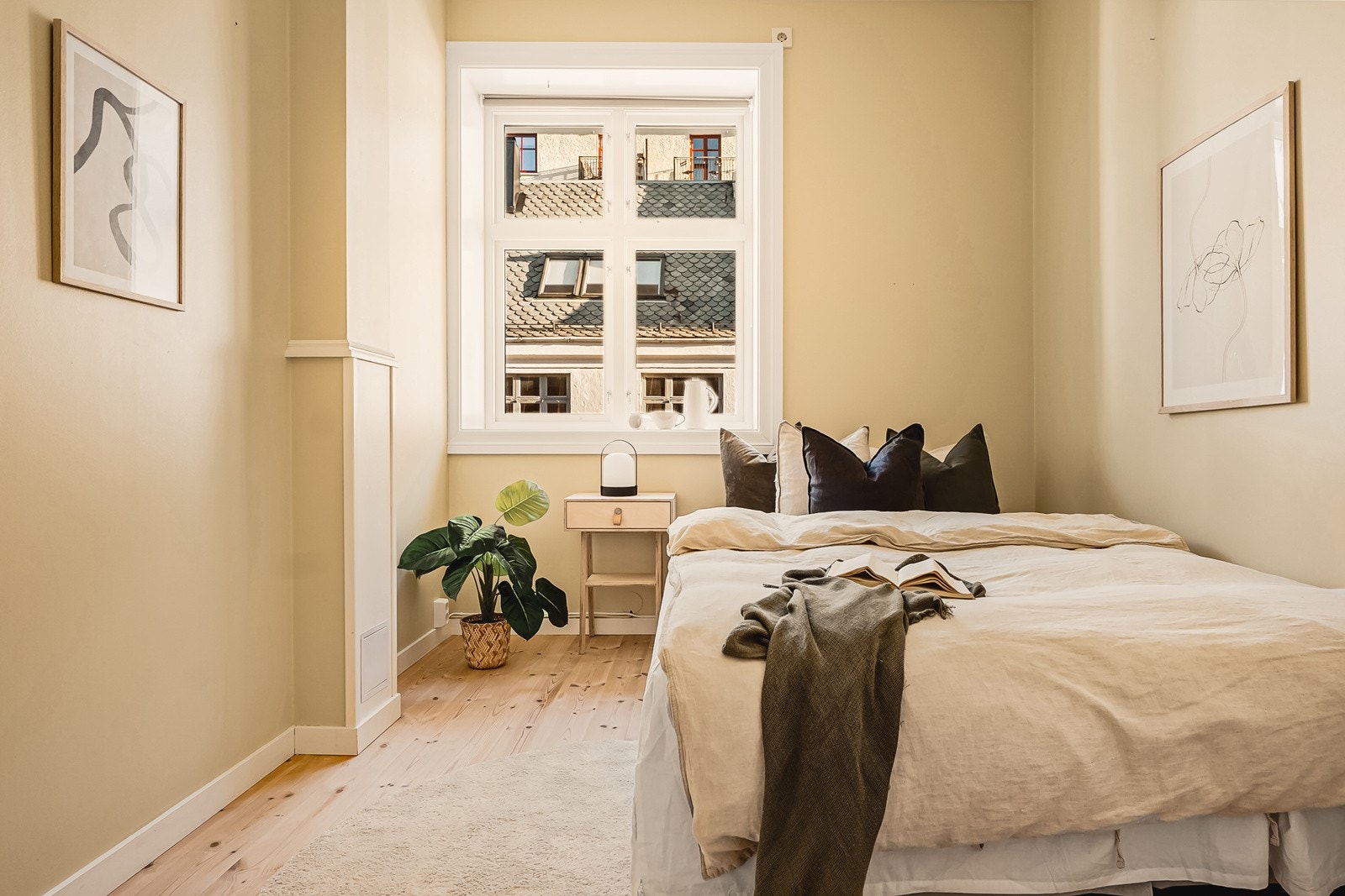 Soverommet er av god størrelse og kan enkelt innredes med seng og tilhørende møblement Galleribilde