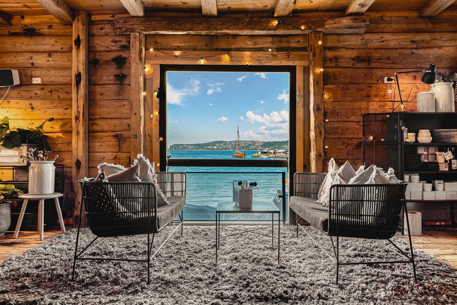 Fra boligen er det gangavstand for en liten matbit hos Bod24 Galleribilde