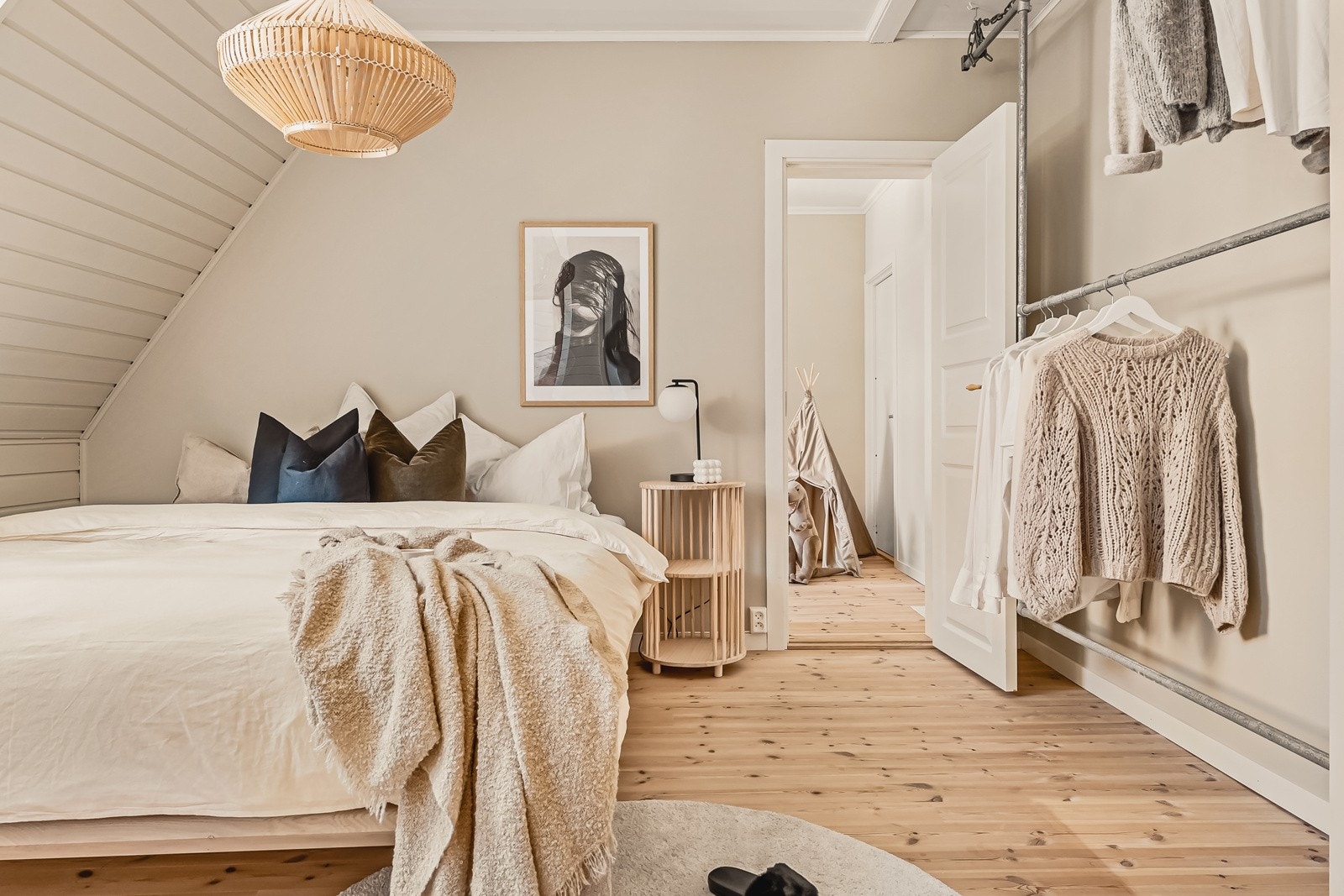 Loftet inneholder gang/trapperom(3,6m²), soverom (ikke godkjent) (12,9m²), soverom (ikke godkjent) (9,9m²). Galleribilde