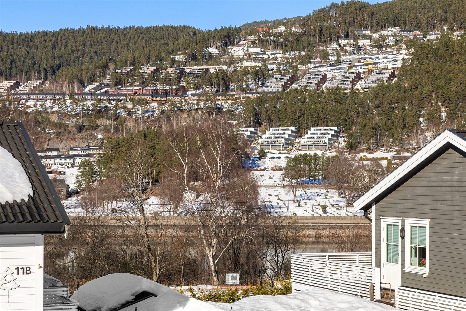Fra balkongen er det flotte utsiktsforhold Galleribilde