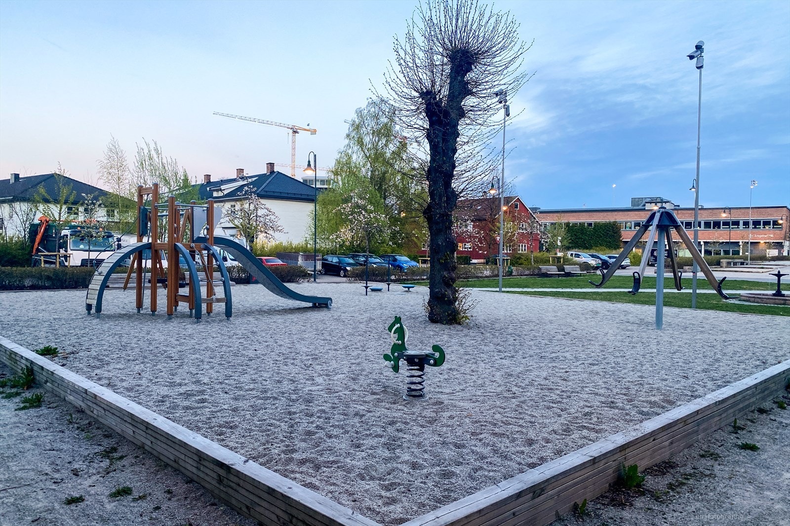 Bilde fra nærområdet med lekeplass.jpg Galleribilde