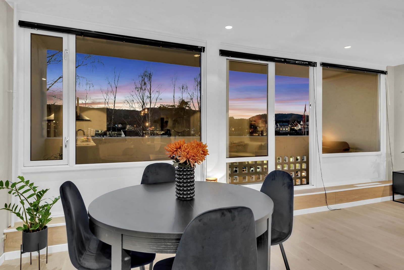 Kveldsstemning fra stuen Galleribilde