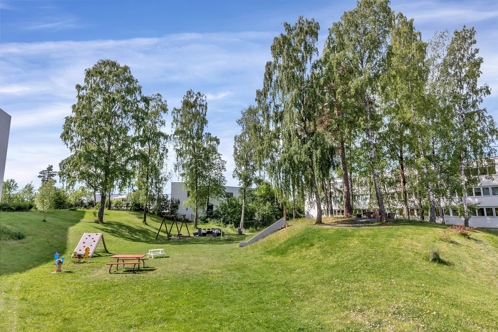 Sommerbilde av fellesområdene. Rolig omgivelser Galleribilde