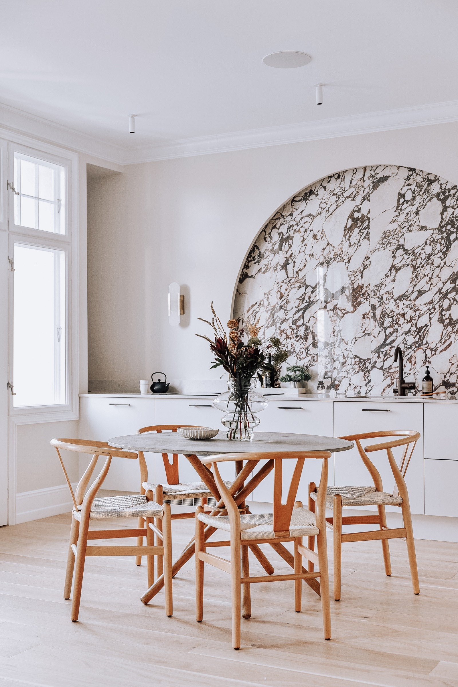 I alle oppholdsrom har leiligheten eksklusiv 1-stavs eikeparkett med gulvvarme Galleribilde