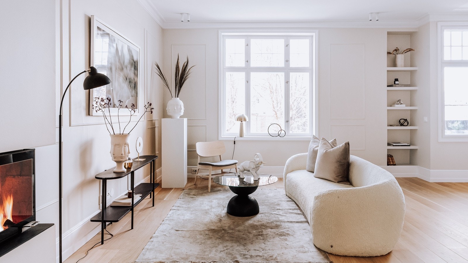 Allrommet danner et stort, innbydende rom med flotte, definerte soner for møblering Galleribilde