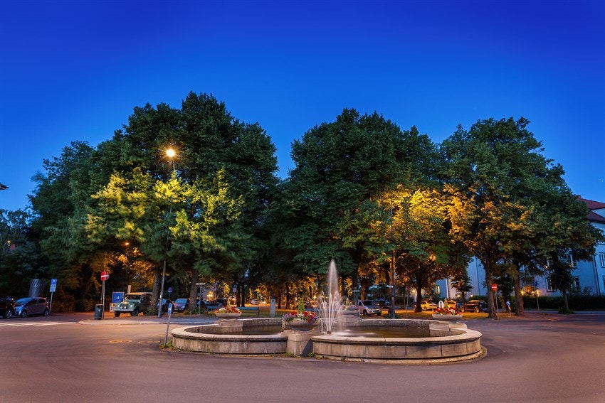 Arno Bergs plass er en liten plass med park på Briskeby i Oslo. Plassen ligger der Gyldenløves gate, Løvenskiolds gate, Eilert Sundts gate og Schives gate møtes Galleribilde