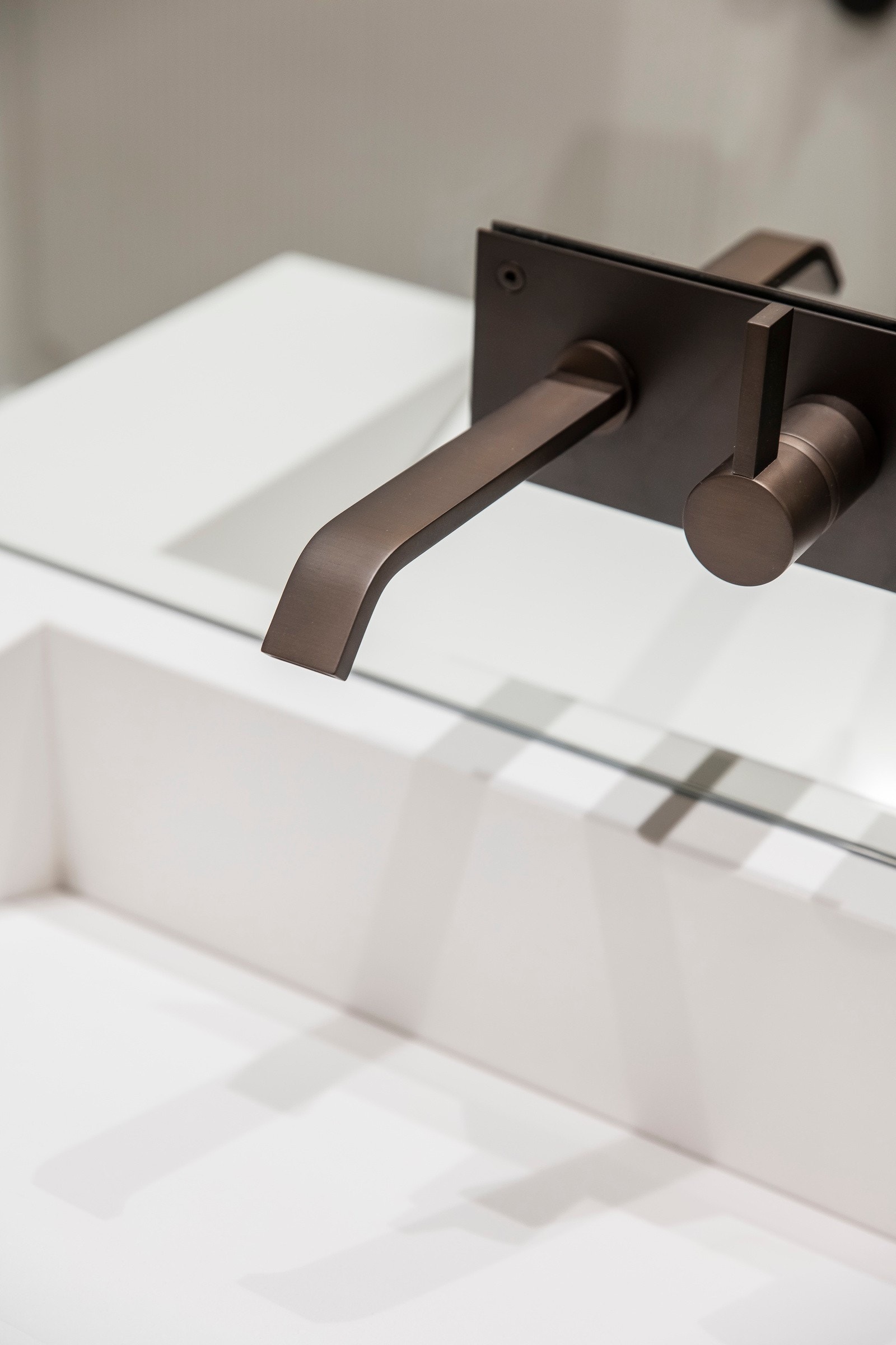 Alt baderomsarmatur er integrert og er fra Tapwell Galleribilde