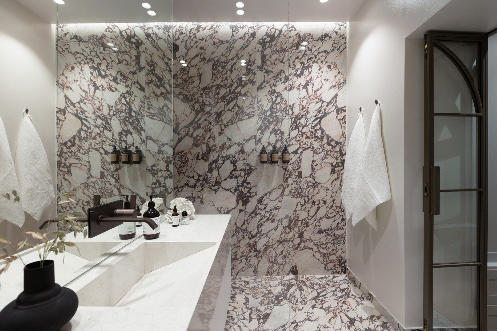 Alt armatur er fra Tapwell og er integrert Galleribilde