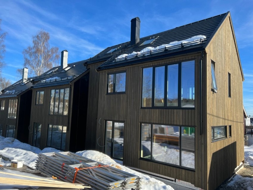 Her får du flere solrike uteområder, hvorav alle boligene kan skilte med hageområde, terrasse, balkong samt en fantastisk, privat takterrasse. Galleribilde