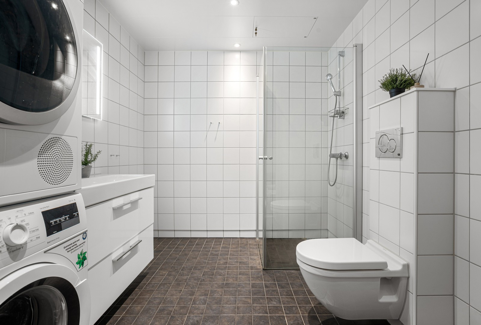 Bad med vaskemaskin og tørketrommel