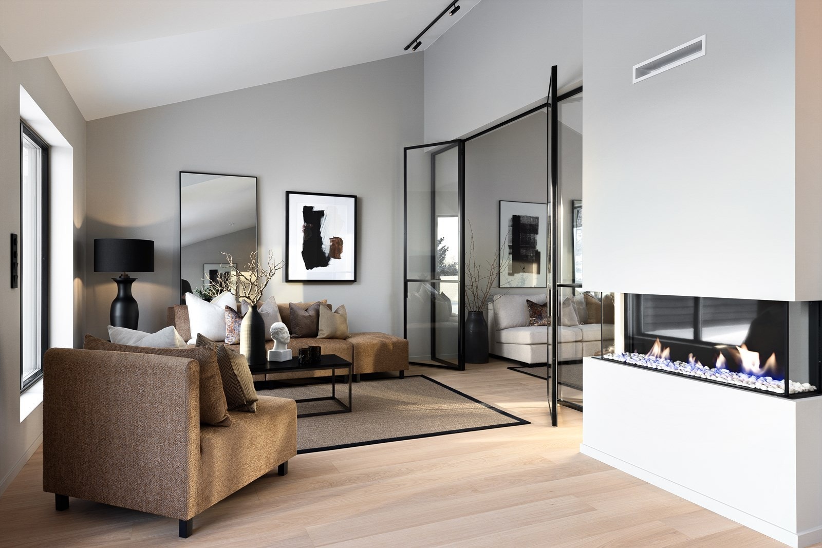 Dekorativ gasspeis (Visionline 1100 fra Peisselskabet) som fungerer som en god soneinndeler mellom stue og spisestue. Galleribilde