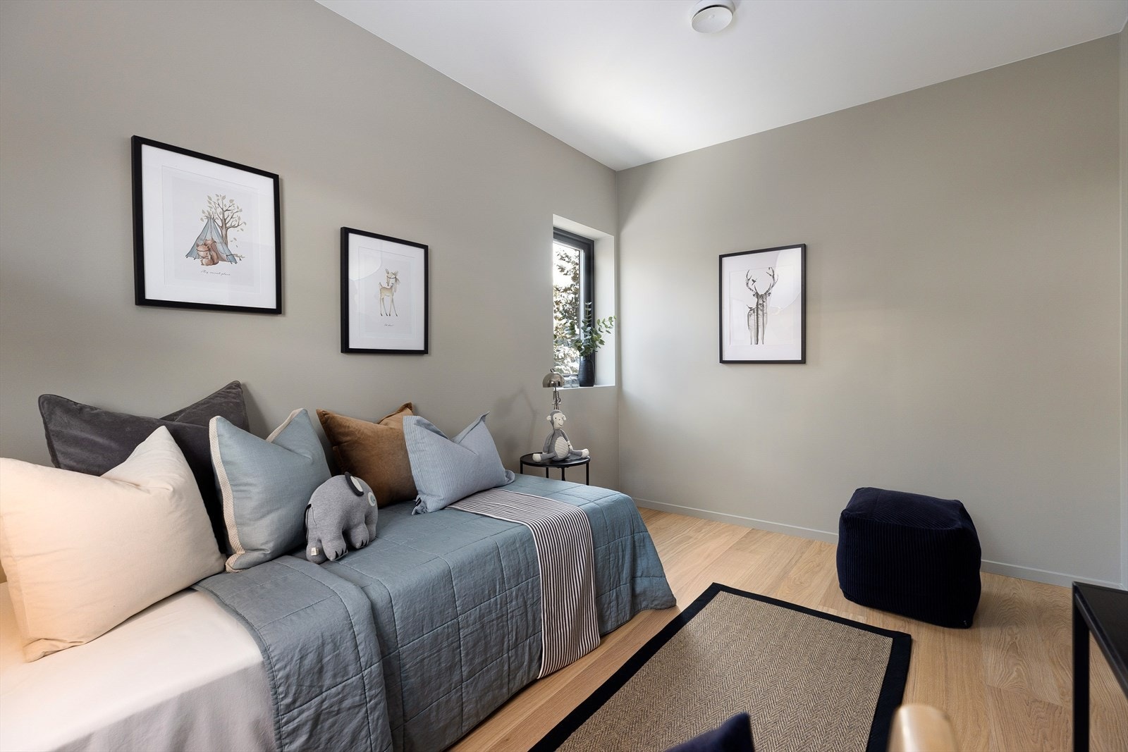 Rommet har også plass til en fin garderobeløsning. Galleribilde