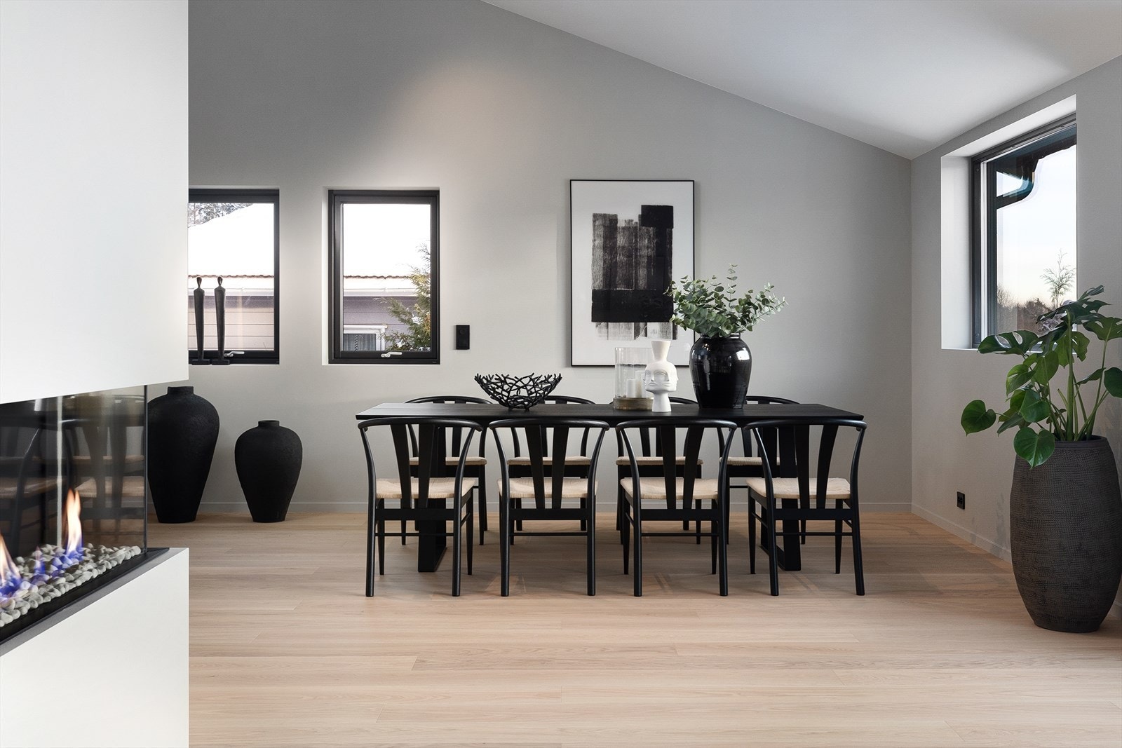 Spisestuedel med god plass til langbord. Galleribilde