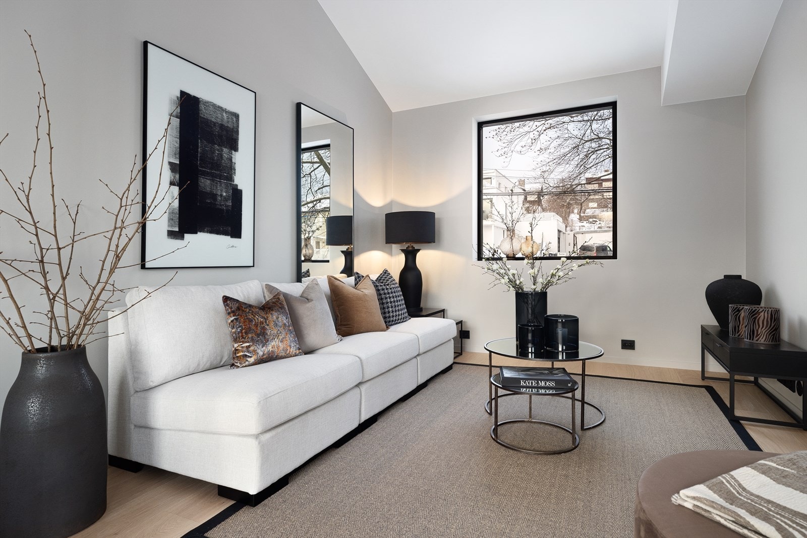 Etasjen har et hyggelig bibliotek/tv-stue der man kan trekke seg tilbake. Galleribilde