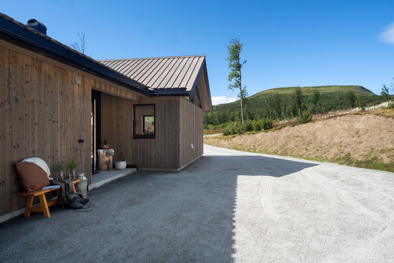 Stor opparbeidet gårdsplass Galleribilde