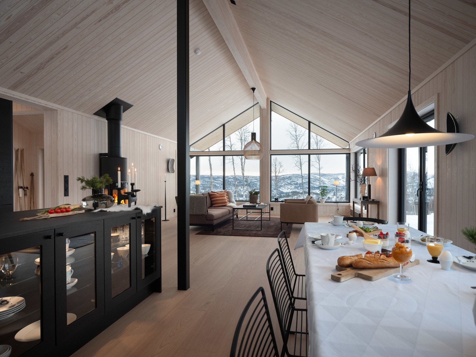 Det er også god plass til spisebord Galleribilde