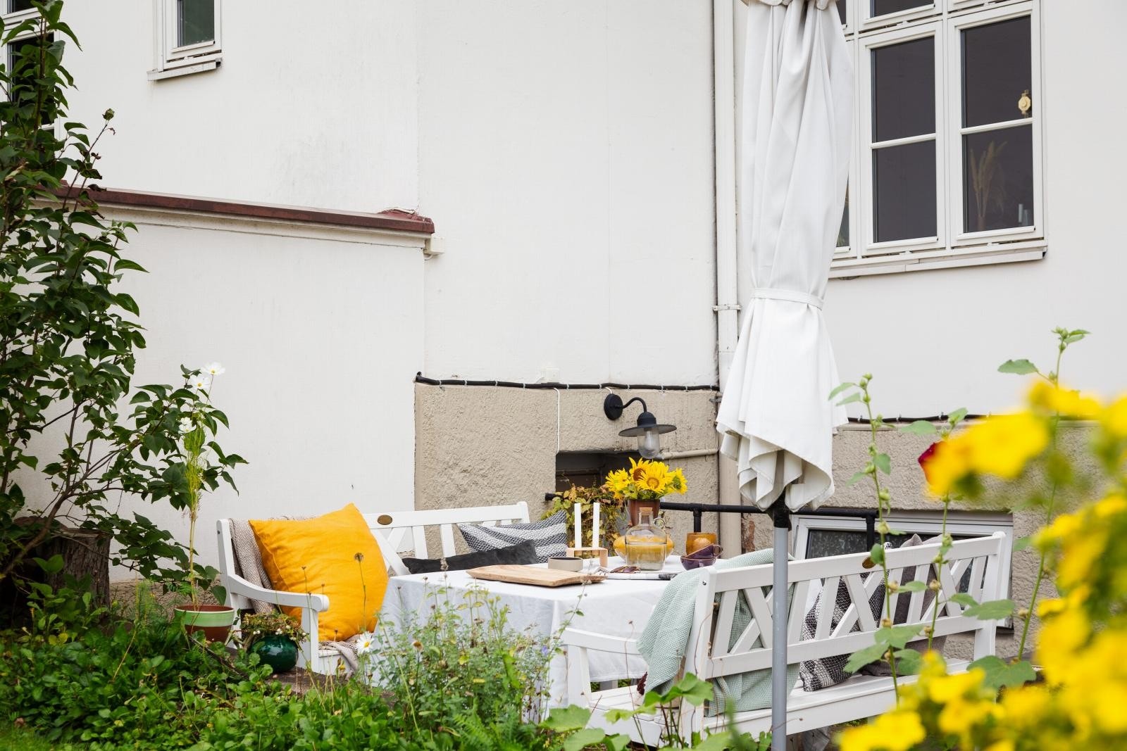 Bakgården er en av byens fineste bakgårder og ligger tilbaketrukket og rolig til. Galleribilde