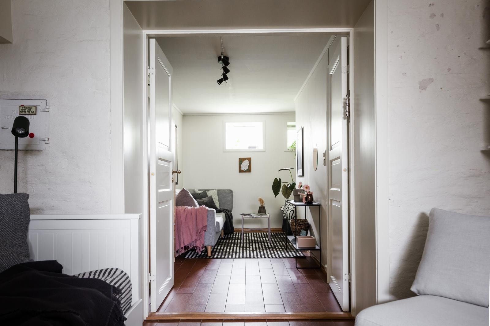 I 2008 ble boligens underetasje innlemmet i leiligheten og godkjent. Galleribilde